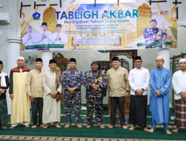 Foto bersama Peringatan Tahun Baru Islam 1 Muharram 1448 Hijriah di Masjid Agung Sultan Riau, Kolong Enam Kijang, Bintan. (Foto: ist)