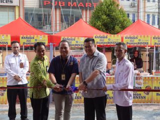 Sekretaris Daerah Kabupaten Bintan, Ronny Kartika, buka Bazaar UMKM dan Pasar Murah. (Foto: ist)