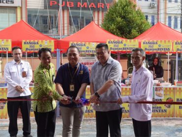 Sekretaris Daerah Kabupaten Bintan, Ronny Kartika, buka Bazaar UMKM dan Pasar Murah. (Foto: ist)
