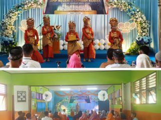 Acara pelepasan dan perpisahan bagi siswa-siswi kelas IX SMP Negeri 2 Lembah Rewak, Kecamatan Jemaja. (F: ist)