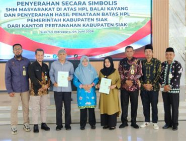 Masyarakat Balaikayang terima fisik Sertifikat Hak Milik (SHM). (Foto: ist)
