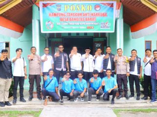 Tim Ditresnarkoba Polda Riau lakukan penilaian terhadap Kampung Tangguh Anti Narkoba di Desa Banglas Barat, Kecamatan Tebing Tinggi, Kabupaten Kepulauan Meranti. (Foto: ist)