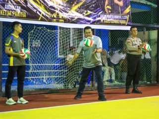 Sekda Bintan Ronny Kartika, buka Turnamen Bola Volly Desa Gunung Kijang Cup III Tahun 2026 di Desa Gunung Kijang. (Foto: ist)