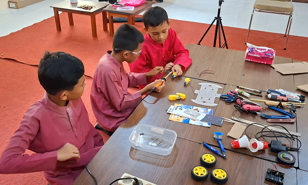 Pembuatan Jam Robotic siswa  SD Negeri 65 Pekanbaru