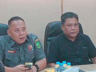 Dirut SPR Dr. H. Haris Kampai (kiri) dan Sekretaris Hariyanto Karim