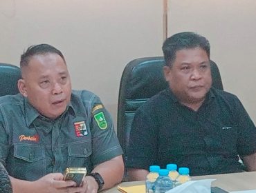 Dirut SPR Dr. H. Haris Kampai (kiri) dan Sekretaris Hariyanto Karim