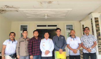 Foto bersama usai audiensi jajaran pengurus inti KONI dengan Bupati Kepulauan Meranti, AKBP (Purn) H. Asmar, di Kantor Bupati Kepulauan Meranti. (Foto: ist)