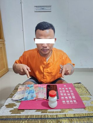 Tersangka kasus tindak pidana narkotika jenis sabu. (Foto: ist)