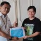  PT Timah TBK serahkan bantuan dana pendidikan ke Wildan Muzamil Imam. (Foto: ist)