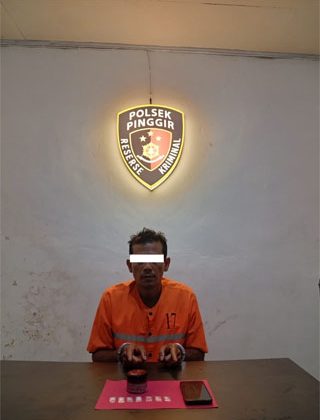 Tersangka tindak pidana narkotika jenis sabu. . (Foto: ist)