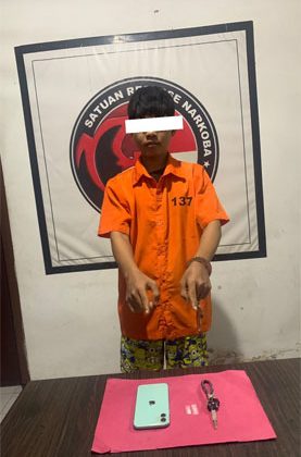 Tersangka tindak pidana penyalahgunaan narkotika jenis sabu. (Foto: ist)