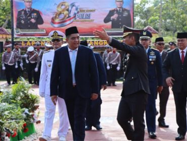 Bupati Bintan didampingi Sekretaris Daerah Kabupaten Bintan menghadiri Upacara Hari Bhayangkara ke-80 Tahun 2026. (Foto: ist) 