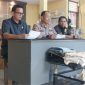 Kapolsek Kundur AKP Sarianto, SH didampingi Kanit Reskrim Ipda Denny Saputra, SE, dalam konfrensi pers di Mapolsek Kundur. (Foto: ist)