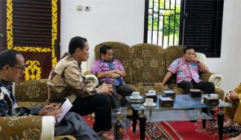 Kunjungan Fakultas Hukum Universitas Islam Riau ke LAMR. (Foto: ist)