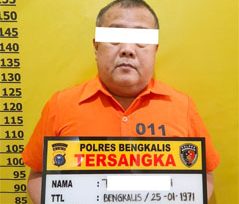 Tersangka dugaan tindak pidana korupsi penyelewengan penggunaan dana. (Foto: ist)
