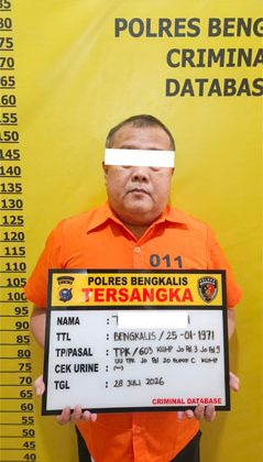 Tersangka dugaan tindak pidana korupsi penyelewengan penggunaan dana. (Foto: ist)