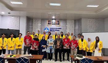 Mahasisa PBM FIB Unilak bersama Kepala BGTK Provinsi Riau, Dekan , dan dosen PBM