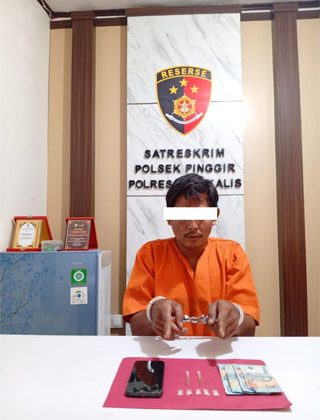 Tersangka kasus tindak pidana narkotika jenis sabu. (Foto: ist)