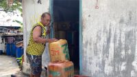 Gerobak Sorong CSR BRK Syariah, Penggerak Rezeki Rintus dan Kemudahan BBM bagi Warga Desa Mengkait