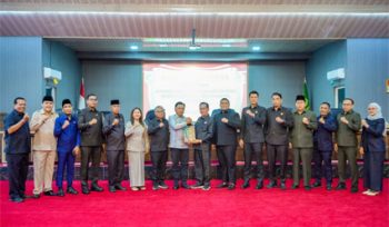 Foto bersama pengesahan Ranperda tentang Pertanggungjawaban Pelaksanaan APBD Tahun Anggaran 2025. (Foto: ist)