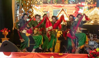 Tari “Lenggang Kepayang” karya Sanggar Sirih Junjung Bintan di panggung Kenduri Seni Batam, awal Juli 2026. (Foto: ist)