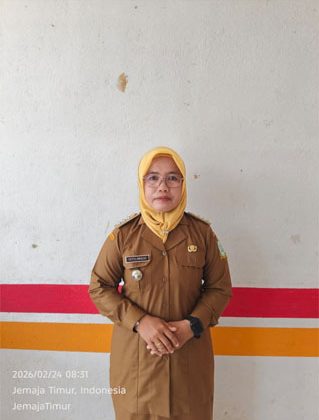  Tetti Amalia, S.E., – Camat Jemaja Timur. (Foto: ist)