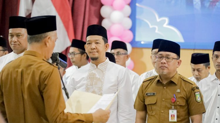 Wali Kota Dumai H Paisal melantik pengurus LPTQ