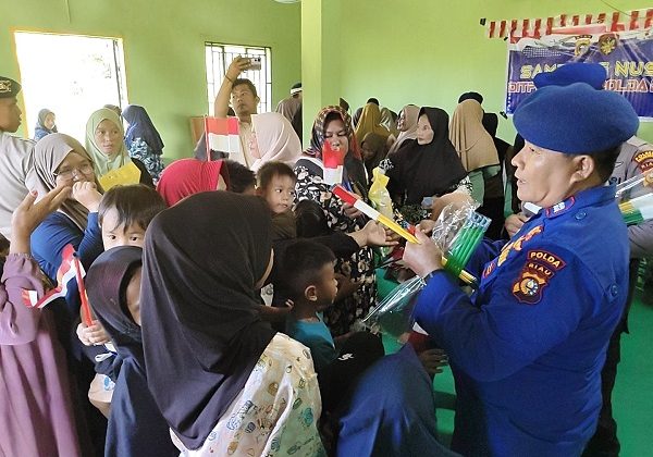 Polda Riau melalaui Ditpolairud menggelar Sambang Nusa dan Peduli Ekonomi Masyarakat Pesisir di Kabupaten Rohil