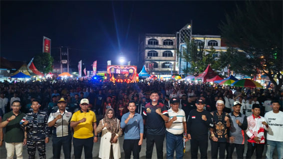 Foto bersama saat Adhyaksa Nigh Walk 45 KM. (Foto: Raja Juraimi)