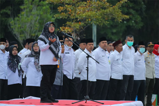 Bupati Siak Dr. Afni Zulkifli, M.Si, memberi arahan.  (Foto: ist)