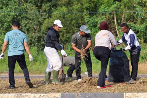 Gubernur Kepulauan Riau H. Ansar Ahmad kembali turun langsung memimpin kegiatan gotong royong di Kota Tanjungpinang. 