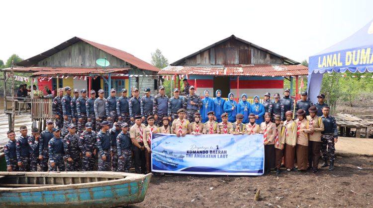 Danlanal Dumai Pimpin Aksi Bakti Sosial dan Bersih Pantai