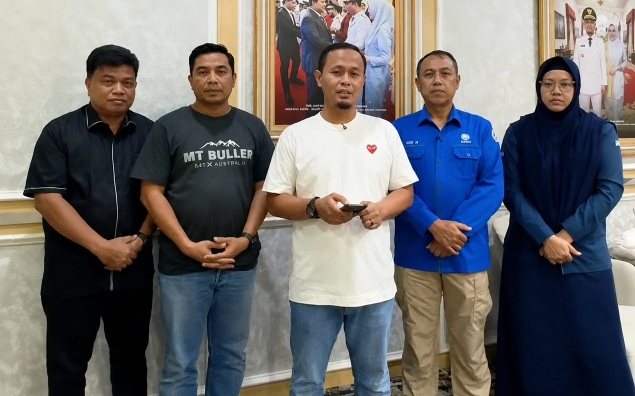 Wali Kota Pekanbaru Agung, saat mengumumkan sekolah daring. 