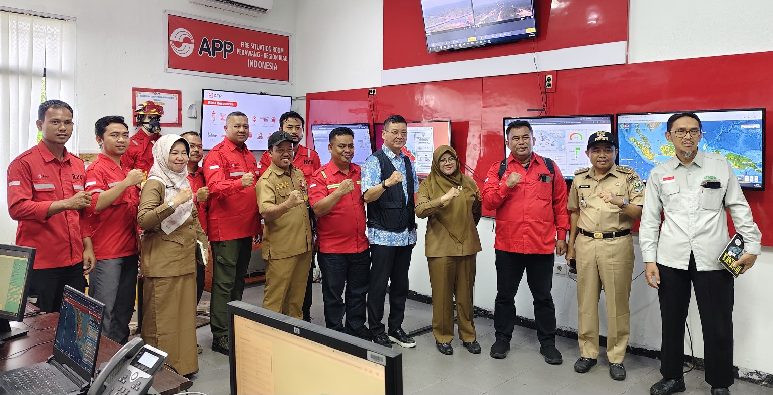 Bupati Siak Afni saat menjalin kolaborasi dengan pihak swasta untuk menekan Karhutla. (Foto: ist)