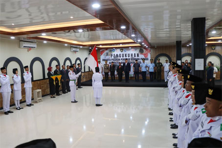Pengukuhan Paskibraka Kabupaten Bintan Tahun 2026 oleh Bupati Bintan Roby Kurniawan 