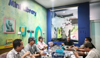 Ketua PWI Provinsi Kepri Saibansah Dardani memimpin rapat rutin yang dihadiri Ketua Dewan Penasehat PWI Kepri, Marganas Nainggolan, Ketua DK Kepri Parna Simarmata dan Sekretarisnya, Anwar Saleh dan Wakil Bendahara PWI Keperi Faisal. (Foto: ist)