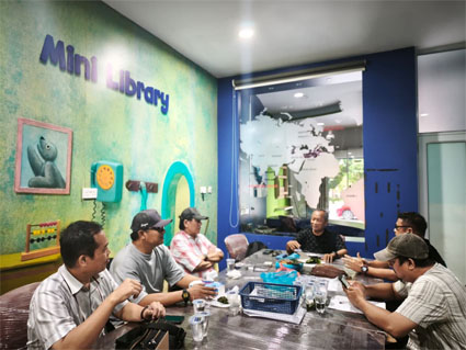 Ketua PWI Provinsi Kepri Saibansah Dardani memimpin rapat rutin yang dihadiri Ketua Dewan Penasehat PWI Kepri, Marganas Nainggolan, Ketua DK Kepri Parna Simarmata dan Sekretarisnya, Anwar Saleh dan Wakil Bendahara PWI Keperi Faisal. (Foto: ist)