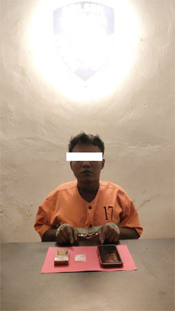 Tersangka dugaan tindak pidana narkotika jenis pil ekstasi. (Foto: ist) 