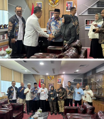 Direktur Jenderal Bina Keuangan Daerah (Dirjen Keuda) Kemendagri, Dr. Drs. Agus Fatoni, M.Si,  menerima Bupati Siak Dr. Afni Zulkifli, M.Si, di Jakarta. (Foto: ist)