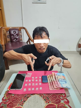 Tersangka pengedaran narkoba jenis sabu. (Foto: ist)