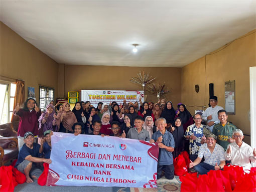 Kegiatan bakti sosial IKPKR Jawa Barat bersama CIMB Niaga Lembong di di sekitar Asrama Mahasiswa Kepulauan Riau, kawasan Cikutra, Kota Bandung. (Foto: Ist)