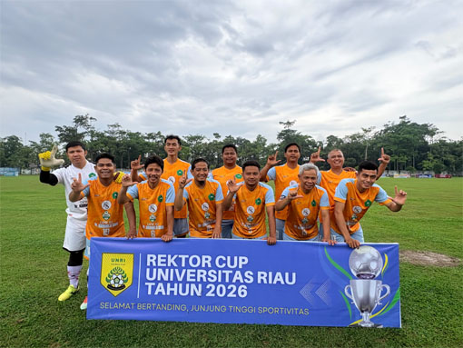 Foto bersama saat Piala Rektor Cup UNRI 2026 di Lapangan Bola Stadion UNRI. (Foto: ist)