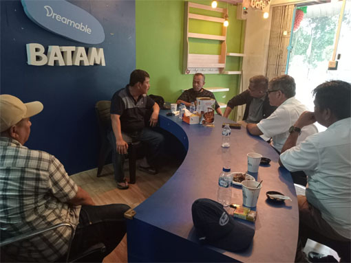  Taba Iskandar menyambangi Graha PWI Kepri. (Foto: PWI Kepri)