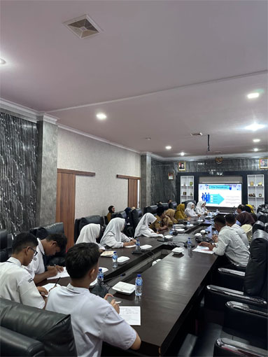 Ssiswa-siswi SMP Negeri 1 Tebing Tinggi berkunjungan ke DPRD Kabupaten Kepulauan Meranti. (Foto: ist)