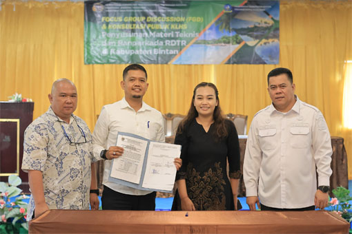 Sekda Kabupaten Bintan, Ronny Kartika, buka kegiatan FGD I RDTR dan sekaligus Konsultasi Publik I Kajian Lingkungan Hidup Strategis Kabupaten Bintan, di Grand Ballroom CK Hotel and Convention Center, Tanjungpinang. (Foto: ist)