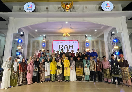 Foto bersama panitia Festival Sastra Raja Ali Haji (RAH Fest) 2026. (Foto: ist)