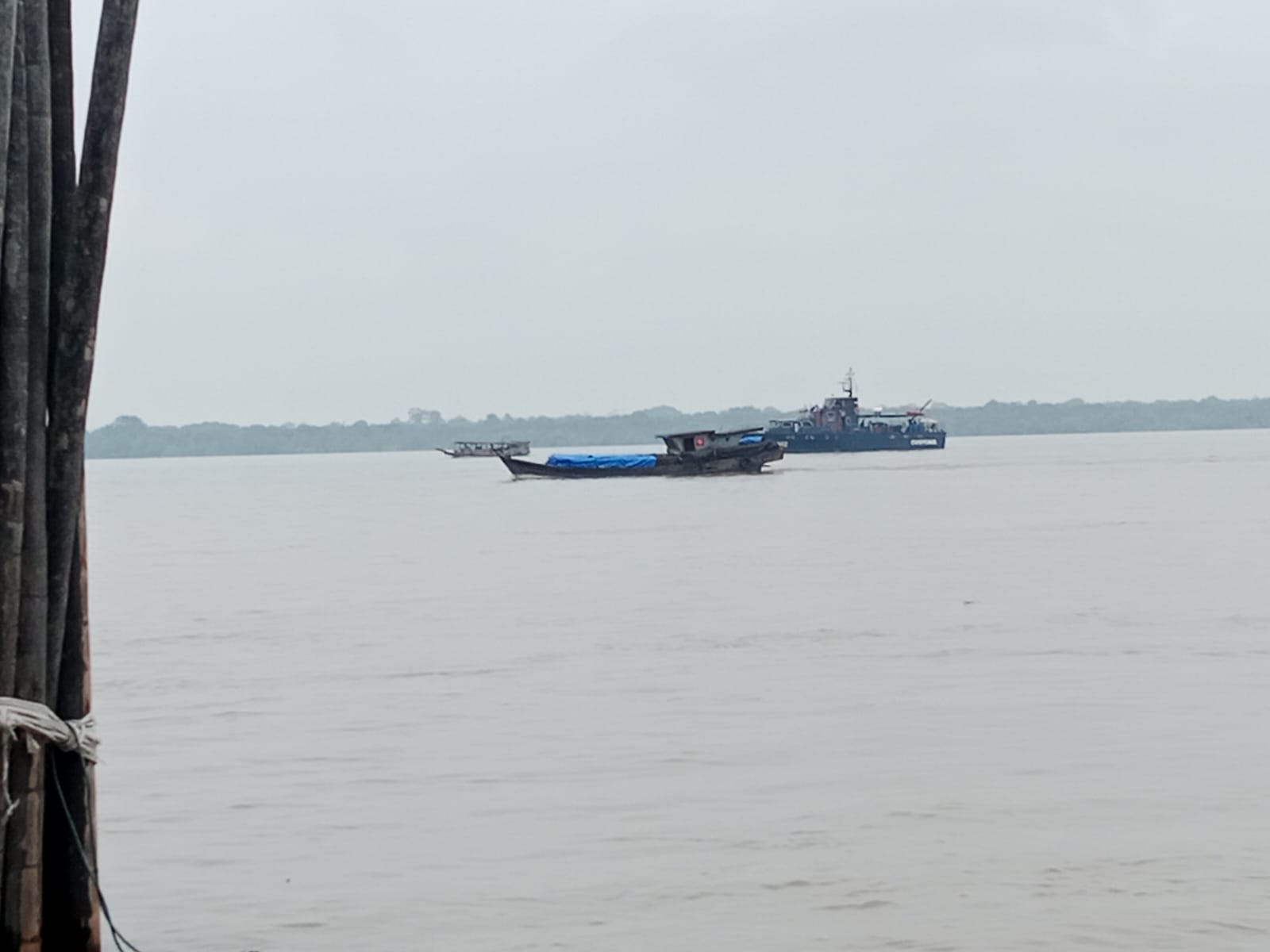 Foto : Terlihat Kapal KM Lisa 82 GT.6 RIU No. 1119 Yang Disegel Pihak Bea Cukai. 