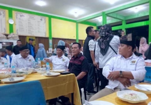 Jamua makam malam PWI Provinsi Kepri bersama Gubernur Kepri, Ansar Ahmad  di Senandung Cafe, Pulau Penyengat, Kota Tanjungpinang (Foto: PWI Kepri)