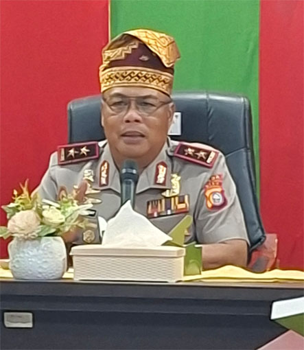 Kapolda Riau Lucu: Bertandang ke LAMR Bawa Bekal 16 Pantun