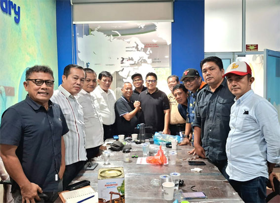 Kepala Dinas Komunikasi dan Informatika Provinsi Kepulauan Riau Hendri Kurniadi ke Graha PWI Kepri di Batam, Rabu (30/9/2026). (Foto: PWI Kepri)